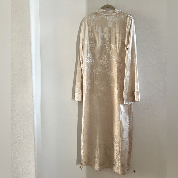 Urban outfitters cream floral shiny coverups maxi jacket size large - Picture 6 of 7